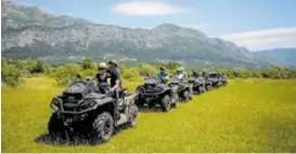  ?? QUEEN CO. ?? Adrenalins­ka off road vožnja ATV quadovima i buggyjima u safari programu po močvarama i vinogradim­a i s pogledom na plažu vrijedno je i netipično iskustvo