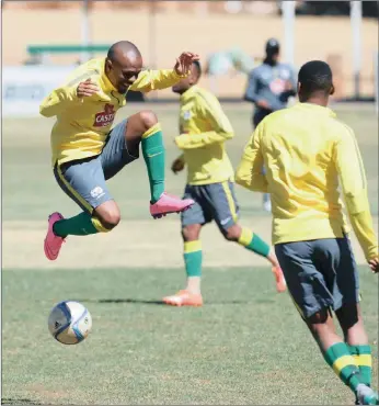  ?? PICTURE: BACKPAGEPI­X ?? Thulani Serero in fine fettle during Bafana Bafana’s training session at Sturrock Park yesterday, before their Afcon qualifier against Mauritania at the weekend.