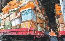  ?? JIN SICHENG / FOR CHINA DAILY ?? Left: A worker does one final check of a truck loaded with parcels in Jinhua, Zhejiang province, on Jan 24.