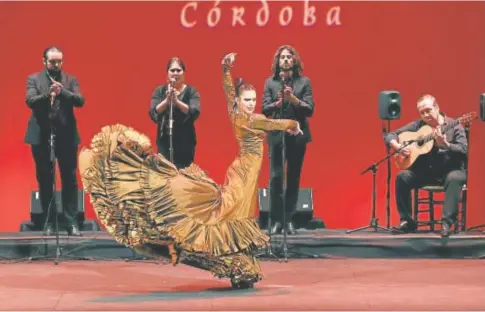  ?? // VALERIO MERINO ?? Lucía Fernández González, Lucía ‘La Bronce’, durante su actuación de ayer