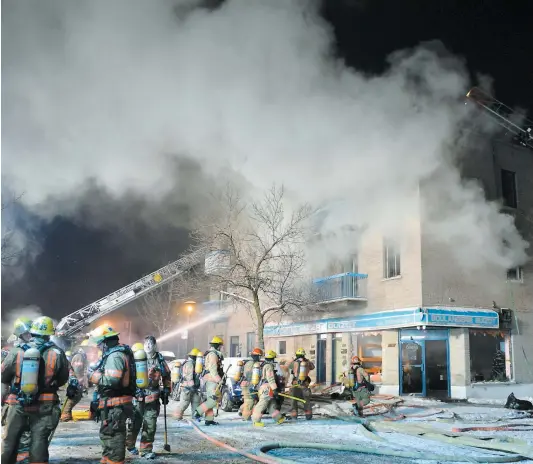  ?? PHOTO AGENCE QMI, PASCAL GIRARD ?? Une femme de 88 ans est décédée dans un logement de la rue Guizot, à Montréal, à la suite de l’incendie d’une boulangeri­e.