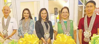  ?? ?? At the ribbon-cutting ceremony are chef Bernard Gaudinez, Diane Tiongson, Mayor Joy Belmonte, Maritel Nievera, and Ian Tiongson.