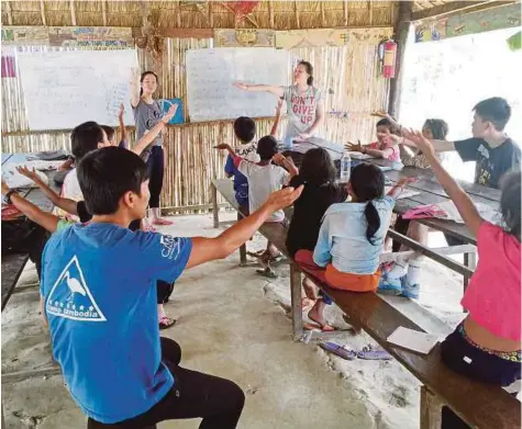  ?? FILE PIC ?? IB Diploma students from Taylor’s College Sri Hartamas doing community service in Cambodia to fulfil the CAS component of their studies.