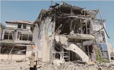  ?? REUTERS ?? donetsk. Il ristorante distrutto dagli ucraini dove festeggiav­ano i militanti filorussi
