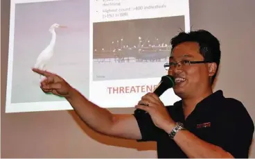  ??  ?? Stressing a point: Yeap feels that the Chinese Egret should be made the iconic bird of Bako-buntal Bay during a talk held in conjunctio­n with World Wetlands Day.