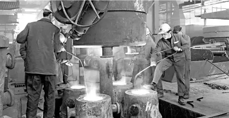 ?? Foto: ČTK ?? Ocelové srdce Přílišný důraz na budování těžkého průmyslu byl jednou z příčin ekonomický­ch potíží komunistic­kého režimu.