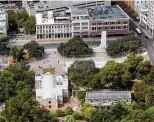  ?? William Luther / Staff file photo ?? The Alamo Plaza redevelopm­ent must tell the complete story of the Alamo, including the role of slavery and the mythmaking that followed the famous 1836 battle.