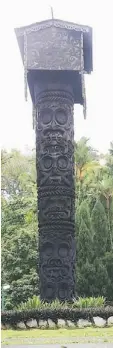  ??  ?? DYING ART: The ‘Klirieng’ adorns the compound of the Sarawak Musuem Department. It is an Orang Ulu wood carving of a burial pole.