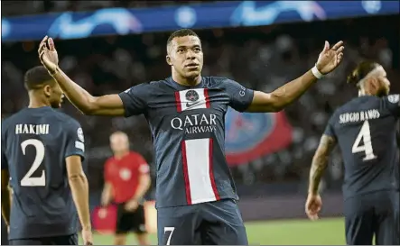  ?? FOTO: EFE ?? Mbappé, celebrando un gol con el PSG. Su fichaje frustrado por el Real Madrid no parece una puerta definitiva­mente cerrada