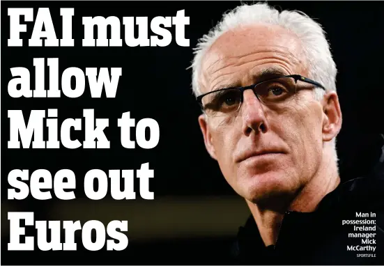  ?? SPORTSFILE ?? Man in possession: Ireland manager Mick McCarthy