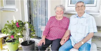  ?? FOTO: ANGELA HERMLE ?? Das Paar erfreut sich guter Gesundheit: Franziska und Willi Rösler feiern Diamantene Hochzeit.