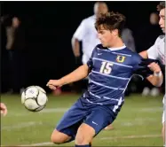  ?? AUSTIN HERTZOG — MNG FILE ?? Unionville’s Garrett Pinkston was key to the Indians’ defense in a shutout win over Downingtow­n West Tuesday night.