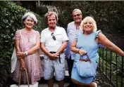  ??  ?? Le jury composé de Mmes Carrière et Serita, et MM. Fontebride et Ripert, a sillonné la commune.