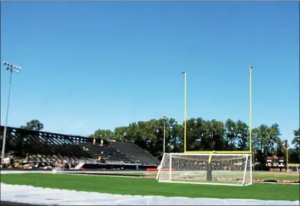  ?? KRISTI GARABRANDT — THE NEWS-HERALD ?? Crews work to finish installing seats in the bleachers at the new North High School Stadium in Eastlake.