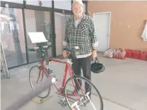  ?? GWEN ALBERS/FOR THE NEW MEXICAN ?? John Loehr with the stationary bicycle he modified for riding during inclement weather.