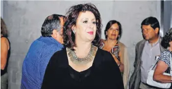  ??  ?? ► La soprano chilena Verónica Villarroel fue invitada al escenario por el tenor.