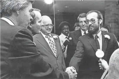  ??  ?? Donald Cooke, right, is welcomed at Memphis Internatio­nal Airport on 9 Feb 1981 by, from left, Mayor Wyeth Chandler, Gov. Lamar Alexander, Ernest Cooke (his father) and Shelby County Mayor Willilam N. Morris. Cooke, the former vice consul at the U.S. Embassy in Tehran, was held hostage for 444 days before being released, along with the other hostages, two weeks earlier. JAMES SHEARIN/THE COMMERCIAL APPEAL