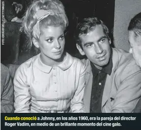 ??  ?? Cuando conoció a Johnny, en los años 1960, era la pareja del director Roger Vadim, en medio de un brillante momento del cine galo.