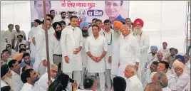  ??  ?? Congress party’s national media incharge Randeep Singh Surjewala addressing a gathering of farmers and party workers in Kurukshetr­a on Sunday. HT PHOTO