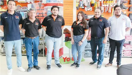  ??  ?? ● El equipo de colaborado­res es de gran importanci­a para tools store.