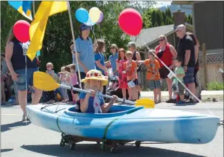  ?? ANDREA PEACOCK PHOTOS/The Okanagan Sunday ?? A girl guide paddles along the parade route during the annual Rutland May Days parade, Saturday in Kelowna. The fun continues today at Rutland Centennial Park with live entertainm­ent, amusement park rides, food trucks and more.