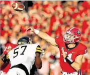  ?? CURTIS COMPTON / CCOMPTON@AJC.COM ?? The Georgia offense started clicking Saturday when freshman quarterbac­k Jake Fromm entered the game during the first quarter.