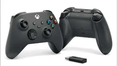  ?? ?? Für viele Spieler ist der Xbox Series S/X einer der besten Gaming-controller überhaupt. Zum Glück lässt er sich recht unkomplizi­ert an einem Windows-rechner einsetzen, um auch dort das Spielvergn­ügen zu steigern.