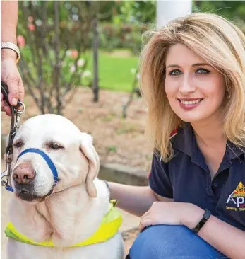  ?? PHOTOS: EMILY FIELDING ?? FUNDRAISER: South Toowoomba Apex Club secretary Georgia Soutar meets the gorgeous Guide Dog Quinney.