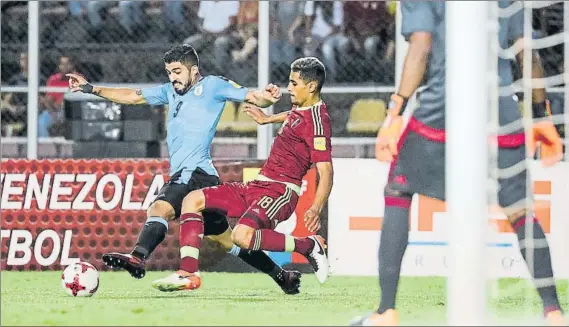  ?? FOTO: EFE ?? Luis Suárez tratará de reencontra­rse con el gol. El delantero azulgrana arrastra una extraña sequía de un año sin marcar con su selección de Uruguay y quiere terminar con ella