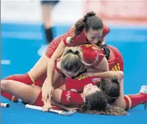  ?? Foto: Rfeh ?? Alegría desbordada La de las jugadoras españolas al final