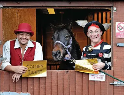  ?? Pictures: Mikal Ludlow Photograph­y ?? Everyman’s Dick Whittingto­n Panto stars Tweedy and Cleve September visited St James City Farm in Gloucester to check in on one of the theatre’s chosen charities