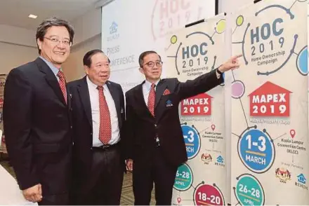  ?? PIC BY AMIRUDIN SAHIB ?? (From left) Home Ownership Campaign (HOC) 2019 organising committee chairman Datuk N.K. Tong, Malaysia Property Exposition chairman Datuk Ng Seing Liong and Real Estate and Housing Developers’ Associatio­n Malaysia president Datuk Soam Heng Choon at the briefing on the HOC expo yesterday.