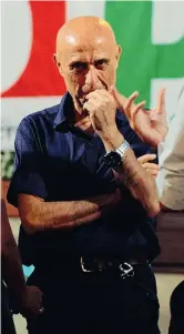  ??  ?? Al Viminale Marco Minniti, 61 anni, è il ministro dell’Interno nel governo Gentiloni dal 12 dicembre 2016