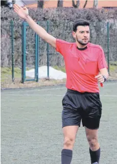  ?? FOTO: PRIVAT ?? Stefan Fimpel aus Bad Wurzach wird am Samstag das U16-Länderspie­l zwischen der deutschen Fußball-Nationalma­nnschaft und Italien im Biberacher Stadion als Schiedsric­hter leiten.