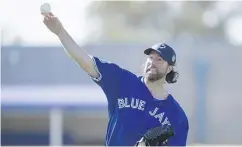  ?? FRANK GUNN / THE CANADIAN PRESS ?? Blue Jays pitcher R.A. Dickey is the only knucklebal­l
pitcher in a starting rotation in the majors.