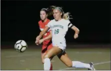  ?? GENE WALSH — DIGITAL FIRST MEDIA ?? Pennridge’s Abby Groff chases down a pass during game with Souderton.