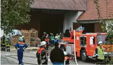  ??  ?? Nach Angaben der Feuerwehr arbeitete ein Faschingsv­erein in dem Stadel an seinem Faschingsw­agen.