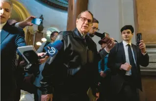  ?? BRIAN CASSELLA/CHICAGO TRIBUNE ?? White Sox Chairman Jerry Reinsdorf walks between meetings with legislativ­e leaders Tuesday at the Illinois State Capitol.