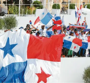  ?? Foto: dpa ?? Begeisteru­ng pur: Zum Weltjugend­tag Anfang des Jahres kamen Zehntausen­de Jugendlich­e nach Panama, um dort gemeinsam zu feiern und zu beten.