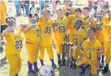  ?? [PHOTO PROVIDED] ?? Kyler Murray (1) with his Lewisville Vikings teammates when he was approximat­ely 8 years old. Murray, now Oklahoma’s quarterbac­k, is one of three finalists for the Heisman Trophy.