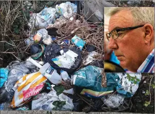  ?? Photo by John Reidy ?? Cllr Bobby O’Connell (inset) against one of the many dumping black-spots in Castleisla­nd. This shameful example is in the back gardens of the town which are being subjected to persistent offending.