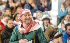  ?? Foto: Andreas Brücken ?? Auf voll besetzte Besucherre­ihen blickte Pater Ulrich Keller beim Fasnachtsg­ottesdiens­t in der Klosterkir­che Oberelchin­gen.