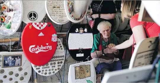  ?? PHOTOS: ERIC GAY/THE ASSOCIATED PRESS ?? At 96, Barney Smith has crafted 1,350 toilet seat covers . Among them: One festooned with Pez dispensers and another with shredded money.