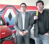  ??  ?? Renault, la marque au losange partenaire du XV de France et de la Fédération, a développé des liens étroits depuis plus de vingt ans avec les clubs français. Robin Peyrot, P.-D.G. du Groupe Peyrot, et Julien Dupont, Directeur du Groupe Peyrot.