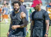  ?? RICARDO B. BRAZZIELL / AMERICAN-STATESMAN ?? Texas exes Earl Thomas (left) and Aaron Ross visited the Horns to watch practice Aug. 8. Thomas was holding out at the time to get the Seahawks to trade him or give him a new deal.