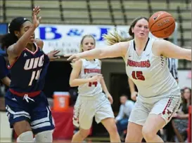  ?? David Dermer photo ?? Mary Dunn, a graduate of Trinity, has had a knack for finding the basketball as a junior forward-center at Youngstown State.