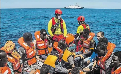  ?? Humanitárn­í katastrofy třetího světa a následné vlny uprchlíků jsou dědictvím kolonialis­mu a studené války. FOTO ČTK/ AP ?? Zodpovědno­st Evropy.