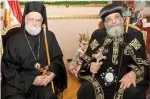  ??  ?? SS Tawadros recevant le patriarche grec catholique Grégoire III Laham