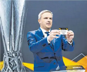  ?? FOTO: JEAN-CHRISTOPHE BOTT/DPA ?? Der ehemalige Profifußba­ller Dietmar Hamann war zuletzt unter anderem Losfee bei der Auslosung des Europa-LeagueAcht­elfinals in der Schweiz.