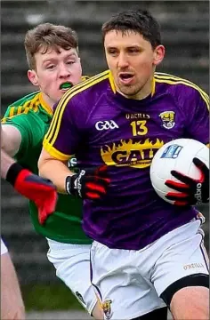  ??  ?? The outstandin­g Ciarán Lyng bearing down on the Leitrim goal.